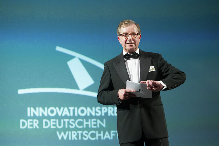 Keynote Speaker Digitalisierung - Johann Hofmann mit Jan Hofer beim INNOVATIONSPREIS DER DEUTSCHEN WIRTSCHAFT 2012/2013